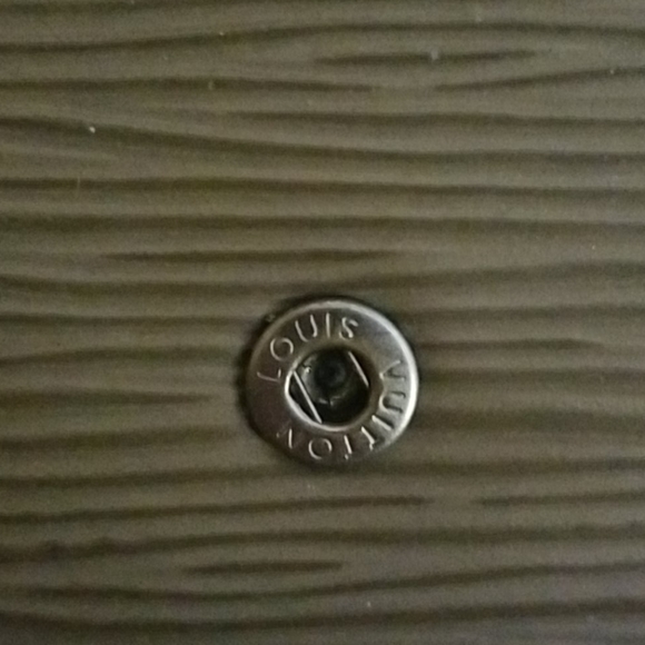 Used authentic Grey/Taupe Louis Vuitton key wallet - Picture 14 of 15